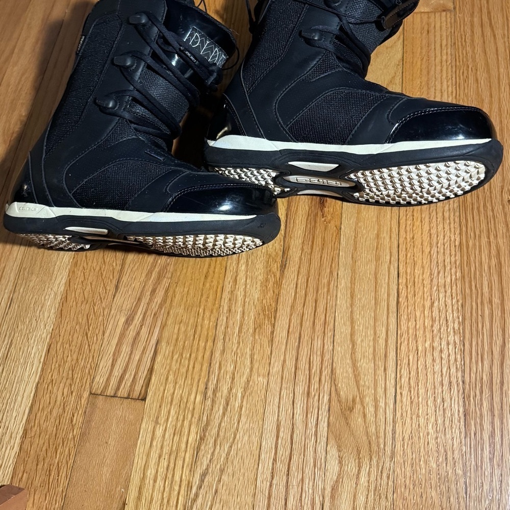 Ride Donna Black Snowboard Boots Women’s Size 9 PreOwned Very Good Condition!